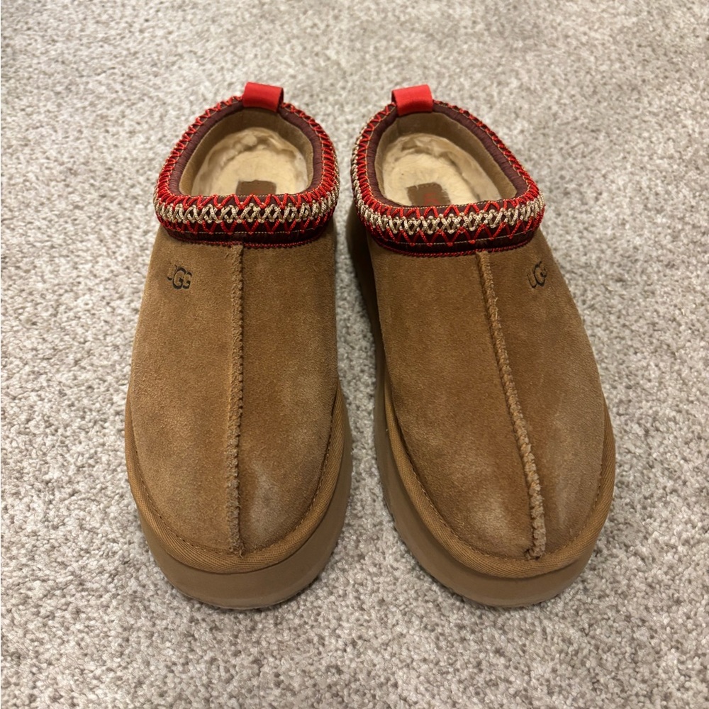 UGG Tazz II Suede Platform with Red Trim - Picture 2 of 8
